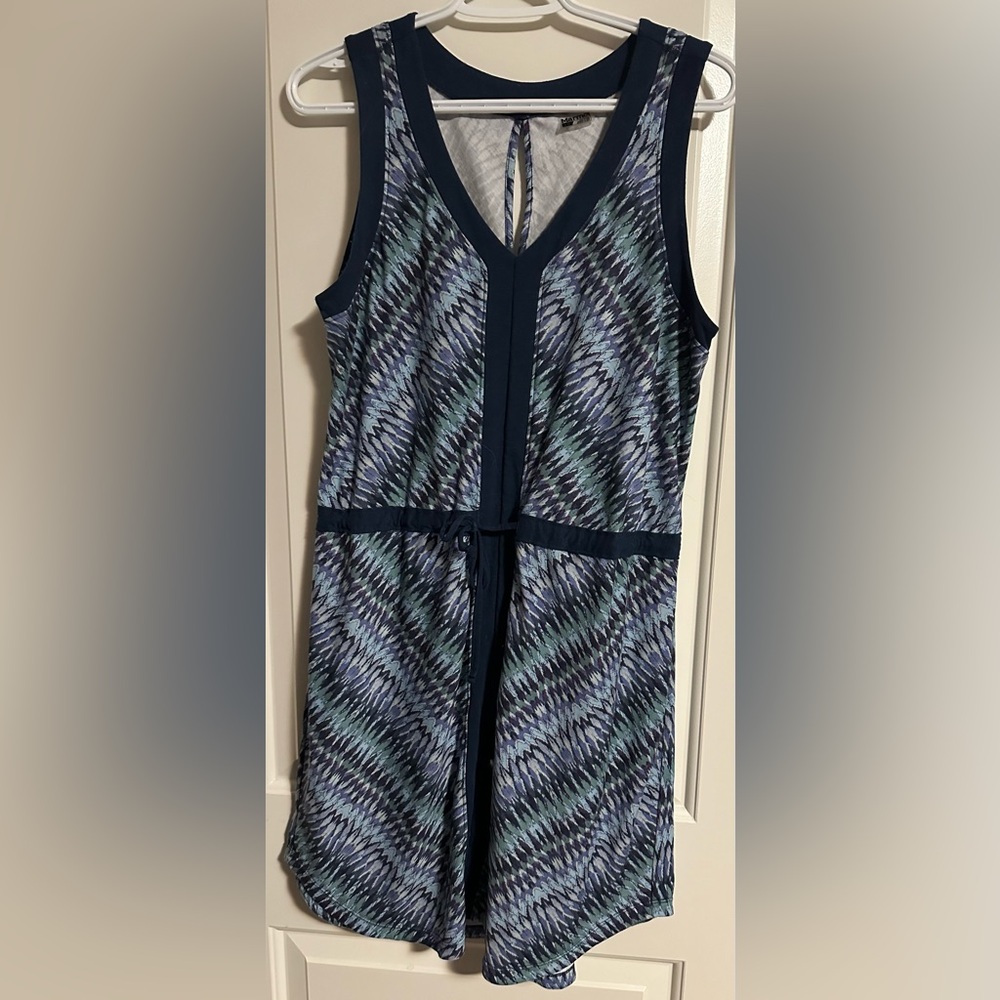 Flattering Navy dress. Size Large.